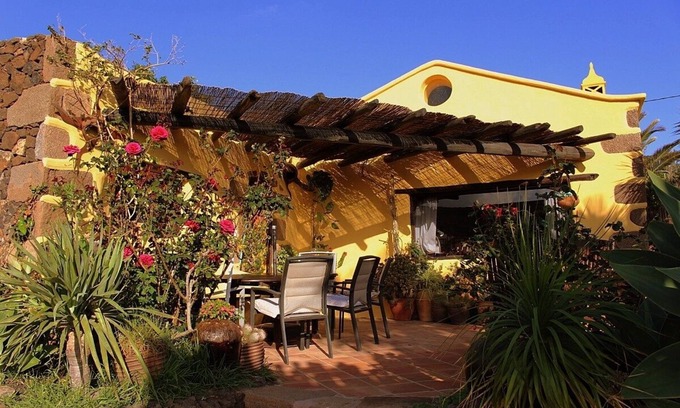 La Asomada Casa | ¡Toda una casa para ti solo! Con hamaca, patio, cocina de verano, salón, WIFI.