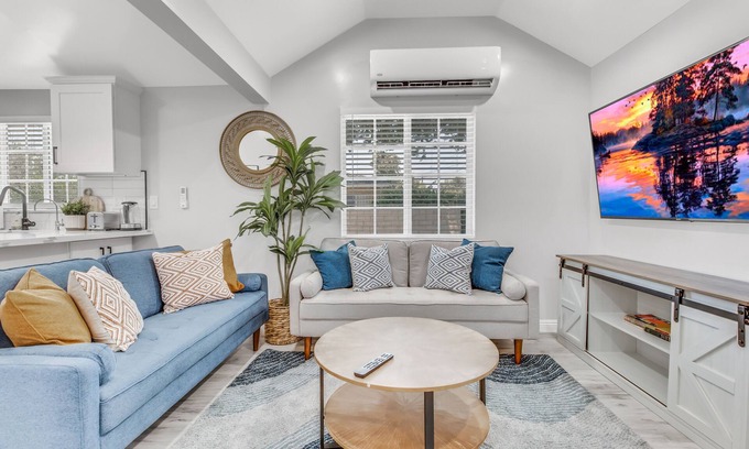 Monrovia Casa | A Wonderful Cozy Amazing Monrovia Designed Home