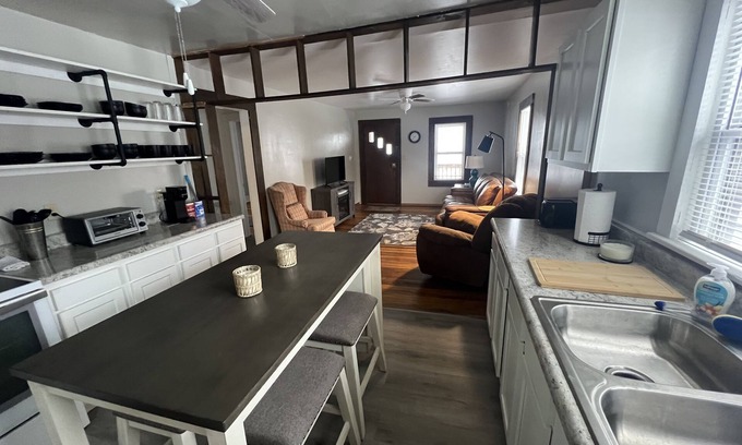 Fayetteville Casa | A+ Wonderful ! Walk or Bike to Downtown Fayetteville Minutes to New River Gorge