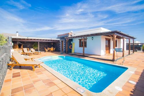 San Bartolome Villa | A1 Casas Y Villas juani y juan lanzarote (tomaren) Free WiFi