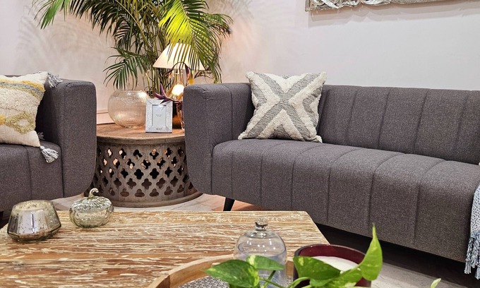 Vasant Kunj Apartamento | AAA Home - Vasant Kunj by Maple Key Stays