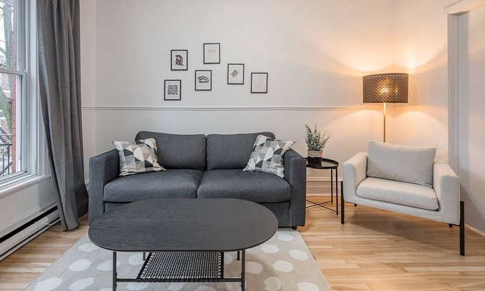 Hochelaga-Maisonneuve Apartamento | AAA location -BRIGHT and NEW Condo next to Olympic Stadium