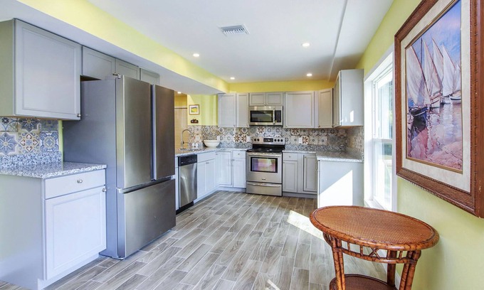 Saint James City Casa | Aaliyah`s and Amina`s Tropical Retreat - Pine Island St James City Florida