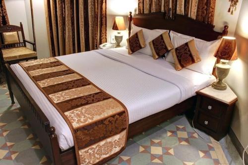 Faizabad Casa | AANANDA KUTIR PALACE-800 meter from SHREE RAM TEMPLE