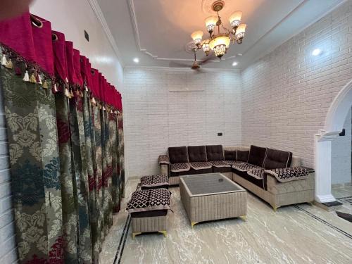 Dehradun Apartamento | Aanandit aashiyana - A Blissful Place