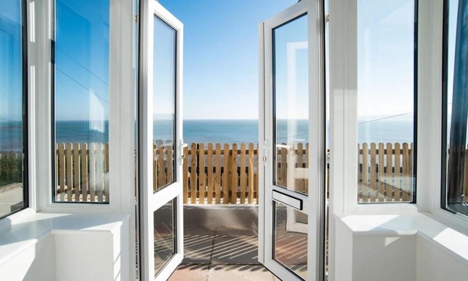 Muston Casa | Abalyne Beach House - Stunning 4 bedroom beach house, Sea views throughout, modern and bright house