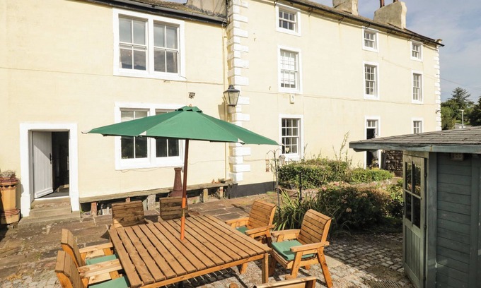 St Bees Cabaña | ABBEY FARM HOUSE, pet friendly, character holiday cottage in St Bees