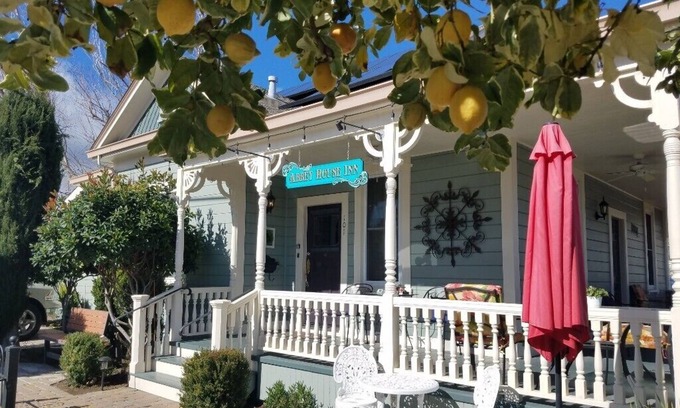 Winters Casa | Abbey House Inn