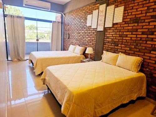 Fernando De La Mora Apartamento | Abbey Road Inn II