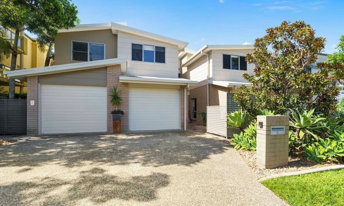 Burleigh Heads Casa | Abbey's Burleigh Haven. 2 Min Walk to James Street