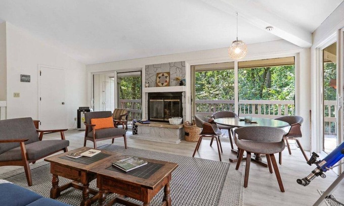 Fontana Condominio | Abbey Springs Escape Condo |Pet Friendly |Wrap-Around Deck |Secluded |Golf Cart Included* | Pool