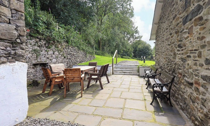 Penny Bridge Cabaña | Abbots Reading Suite