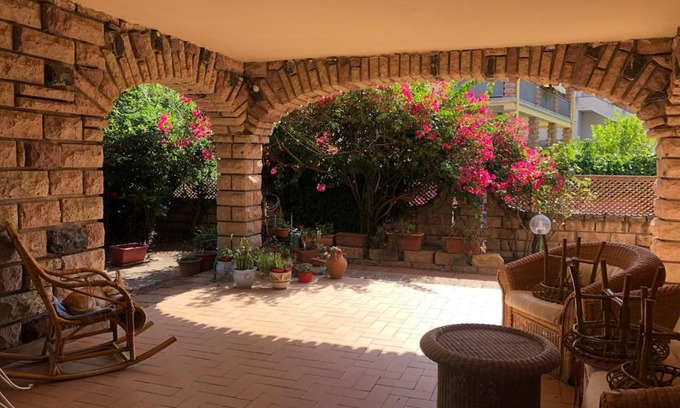 Bosa Historic Centre Apartamento | Abbratzu Guest House - Sardinian style and garden