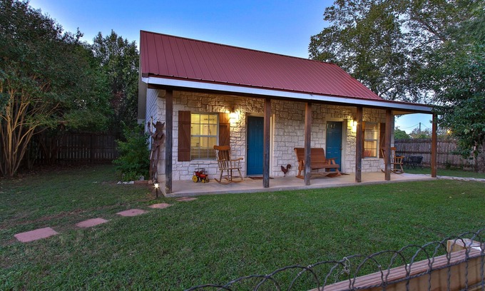 Fredericksburg Cabaña | Abby's Place Suite 5 - ¡Vaquera arriba!