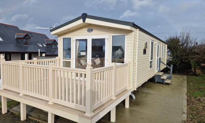 Llanarth Cabina | ABERAERON wide horizons site 5 minutes walk from town centre 2 bed sleeps 6..