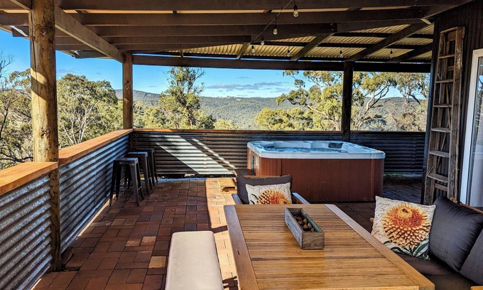 Curraweela Casa | Abercrombie Ridge - Lux LODGE and Spa Retreat - Pet-friendly