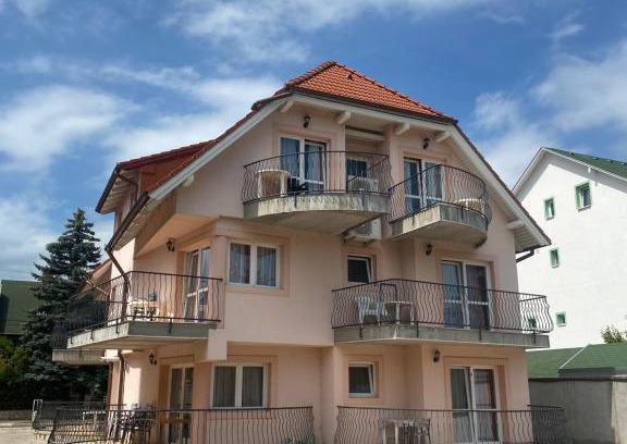 Balatonfured Apartamento | Abigél Apartmanház