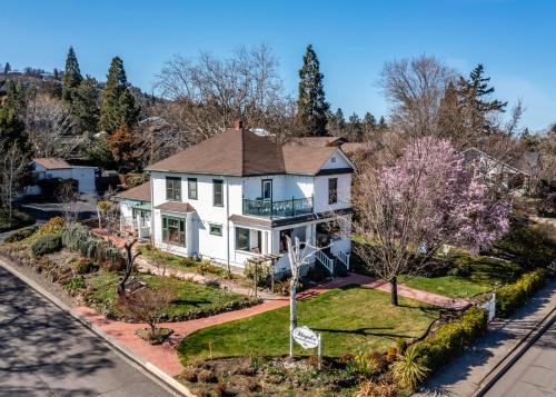 Skidmore Academy Historic District Cama Y Desayuno | Abigail's Bed and Breakfast Inn