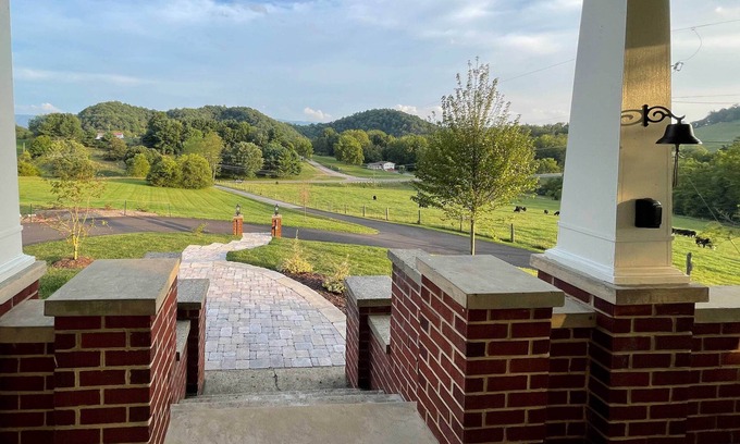 Abingdon Casa | Abingdon Family Getaway w/ Porch & Views!