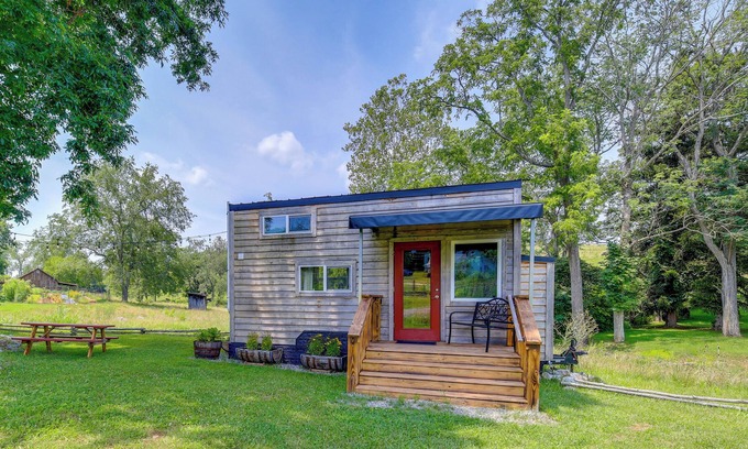 Abingdon Apartamento | Abingdon Vacation Rental Tiny Home on 10-Acre Farm