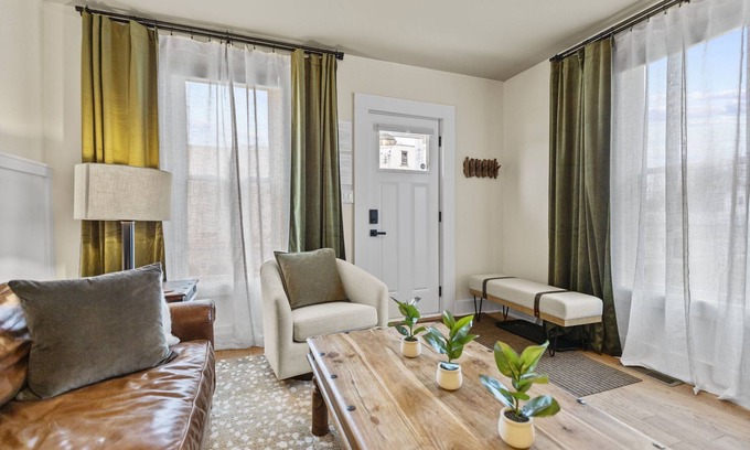 Newark Casa | Abode 81 in Newark