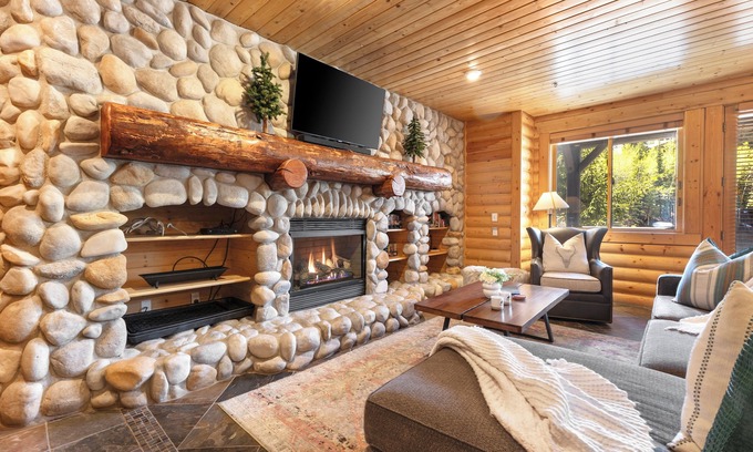 Empire Pass Condominio | Abode at Black Bear #206 | Charming mountain modern condo