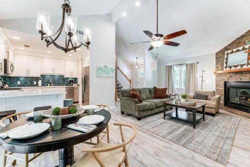 Alpharetta Casa | about 1 Mi to Dtwn Alpharetta Home with Screened Porch!