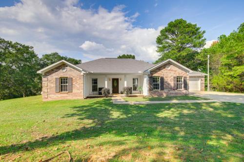 Independence Casa | about 13 Mi to Ole Miss Private Family-Friendly Home!
