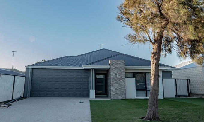 Wannanup Casa | About this space Welcome to our refreshing home at suburb of Wannanup.