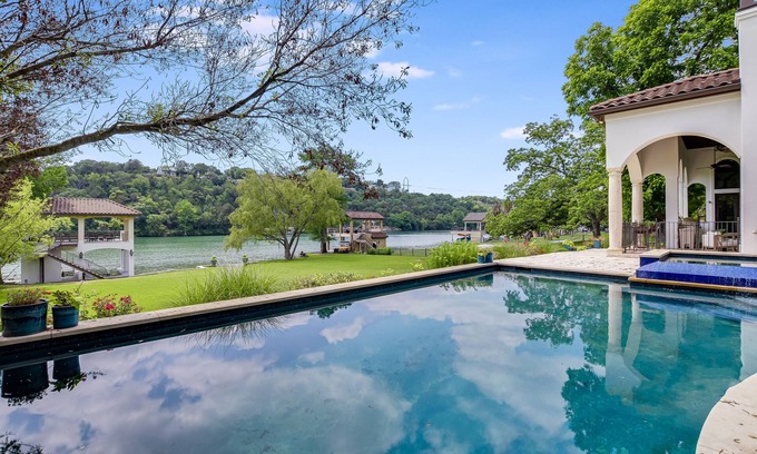 Rio Robles Casa | Above Autograph I New Remodel | Lakefront Lake Austin | Pool&Spa | Theater