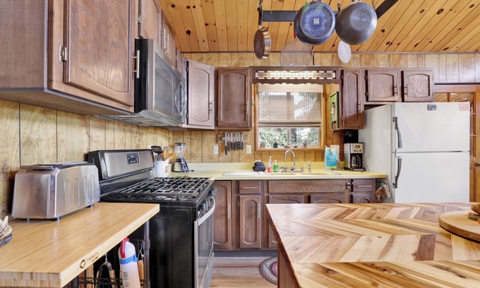 Big Bear City Cabina | Above IT ALL #1685