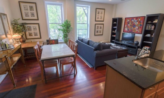 Shaw Apartamento | Above Maxwell Wine Bar - Super Central 2Bed 2Bath!