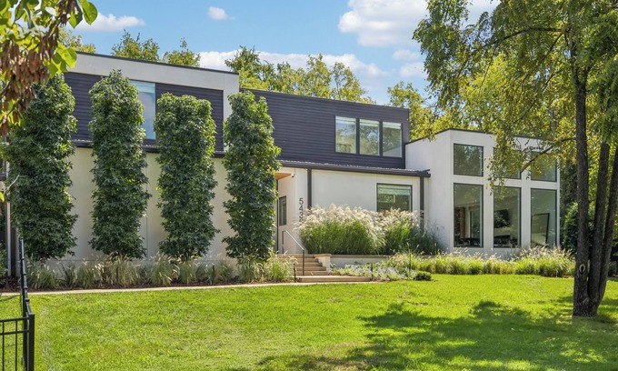 Brentwood Casa | Above Nashville Icon I Modern I Pool&Spa I Location I Luxury Services