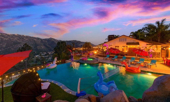 Escondido Villa | Above The Clouds Celebrity Estate! Heated Infinity Pool/Jacuzzi + Views!
