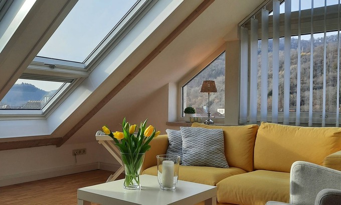 Annweiler am Trifels Apartamento | Por encima de los tejados de Annweiler! Ático con mucha luz para 2 personas.