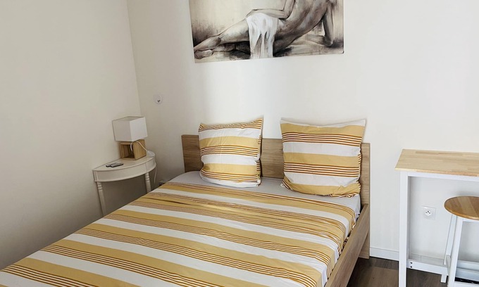 Castres Cama Y Desayuno | Abrilove Petit Studio de 15 m², Coin Cuisine, Salle de Bain