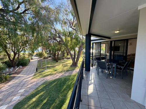 Broadwater Casa | Absolute Beachfront
