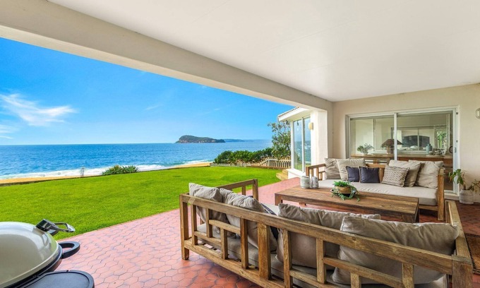 Pearl Beach Casa | ABSOLUTE BEACHFRONT BEAUTY @ PEARL BEACH
