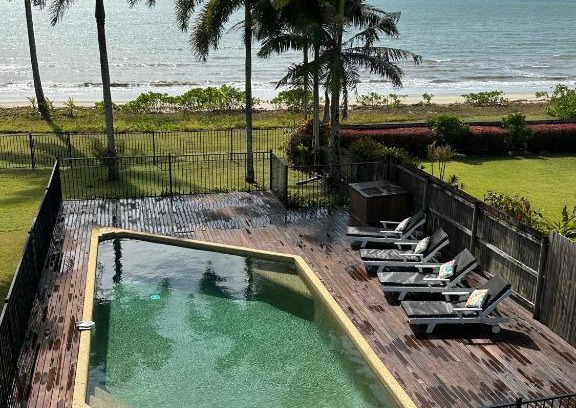 Newell Casa | ABSOLUTE BEACHFRONT BLISS - NEWELL BEACH - 10 Metres to the Ocean