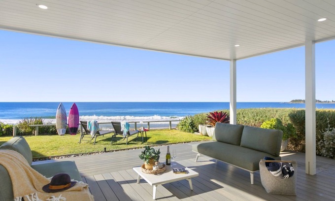 Wamberal Casa | Absolute beachfront on surf beach