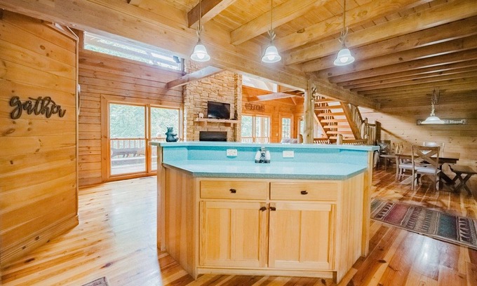Gatlinburg - Pigeon Forge Cabina | Absolute Bearadise 3 Bedroom Cabin by RedAwning