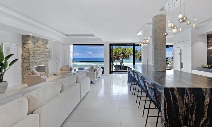 Gold Coast Villa | Absolute Main Beach, Main Beach