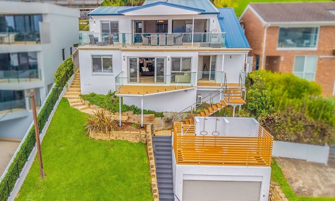 Avoca Beach Casa | Absolutely Avoca - beautiful views for the family
