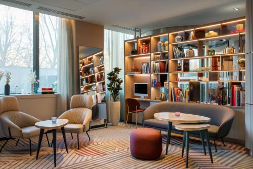 17th Arrondissement Hotel | AC Hotel Paris Porte Maillot by Marriott