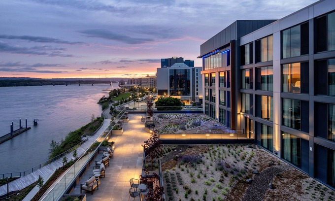 Downtown Vancouver Hotel | AC Hotel Vancouver Waterfront