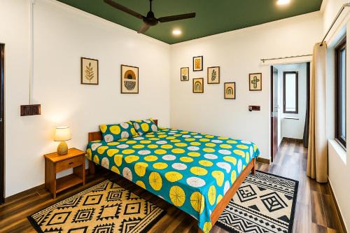 Tollygunge Casa | ac room with kitchen and Terrace