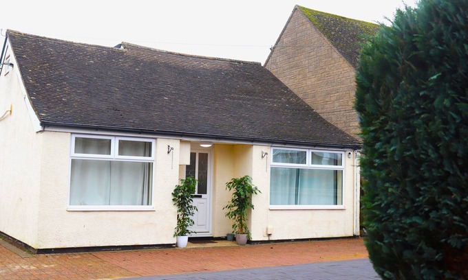 Carterton Casa | Acaccia Bunglow