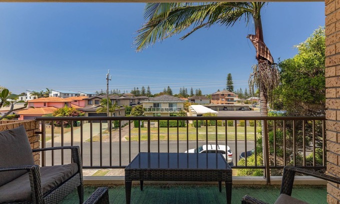 Tuncurry Apartamento | Acacia 7 Tuncurry - Quiet unit, a stroll from the Tuncurry Bowling Club.