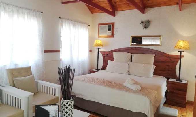 The Msunduzi Cabina | Acacia Bush Lodge