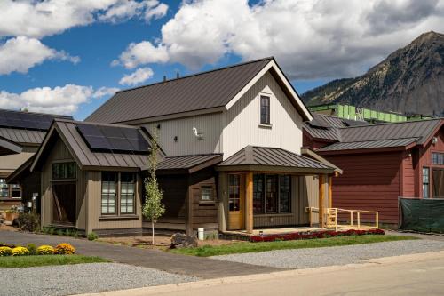 Crested Butte Casa | Academy Place | Paintbrush